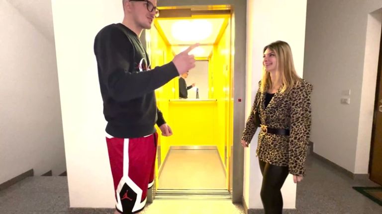 Amateur Porn Actress Meets a Fan in the Elevator and Fucks Him. Dialogues in Italian. Roleplay