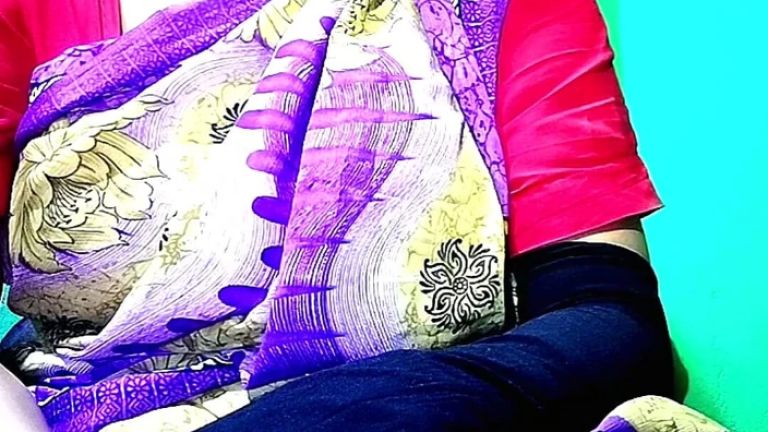 Exotic Desi Saree Tease - Sensual Blouse Boob Pressing (part 1) HD