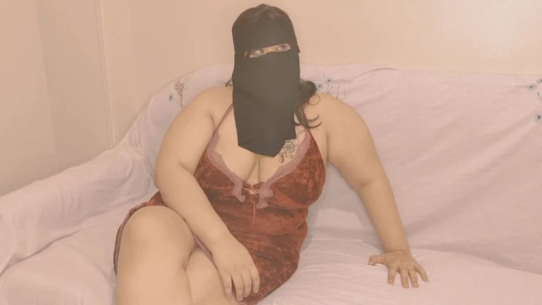 A Saudi Woman Has Sex with an Egyptian in a Clear Arabic Sexual Voice
