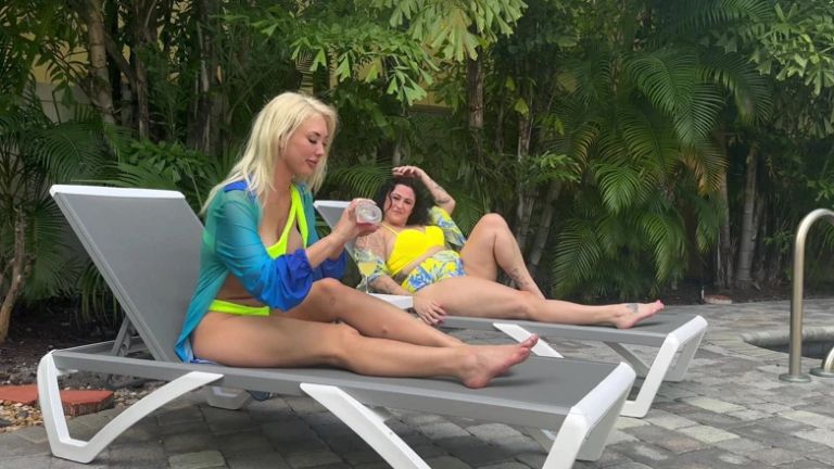 Outside Lesbian Sex with Scissoring and Squirt Facial