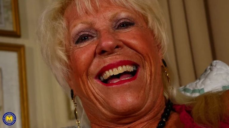 Super Hot Big Breasted Granny Mandi Mcgraw Fingers Her Old Pussy Until She Cums