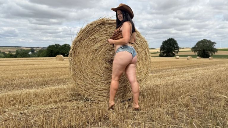 Cowgirl Cunt in the Cornfield! Wild Outdoor Fucking!