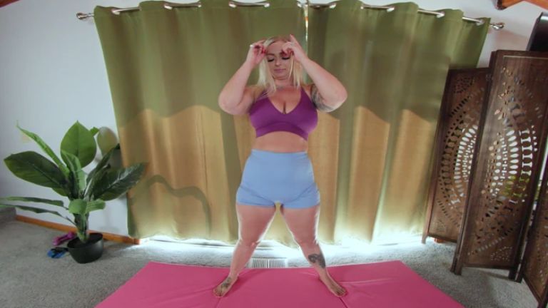 Busty Elana Bunnz Nude Yoga VR