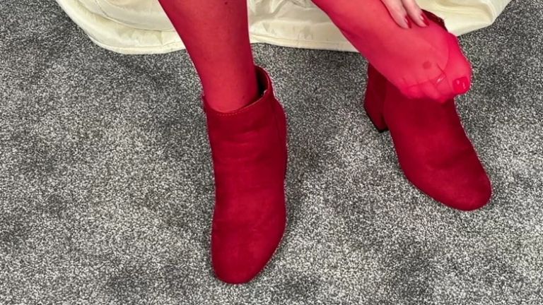 Aunty Sandra All in Red Vgq76