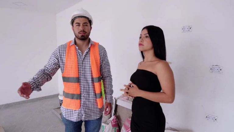 Construction Worker Fucks His Big Ass Boss and Gives Him a Huge Load of Cum