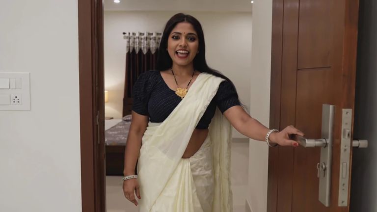 White Saree Desi Beautiful Bhabi Blowjob and Hard Fucking Video