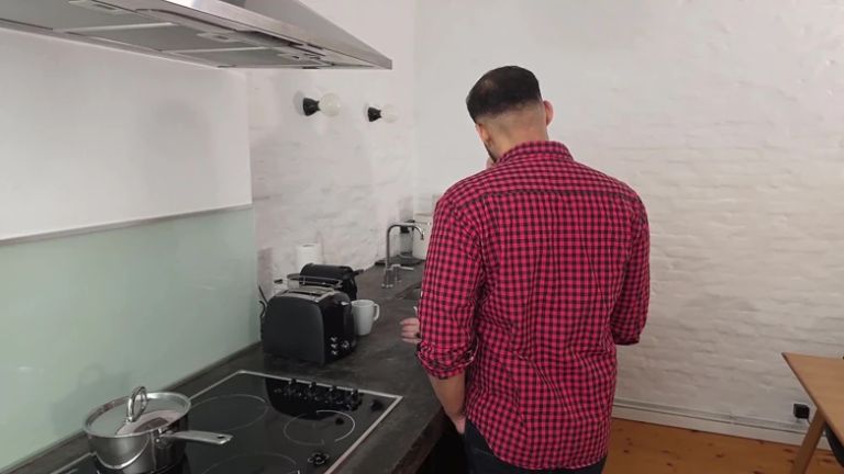 Nordlichtlissa Gets a Cock in the Kitchen on Valentine's Day.