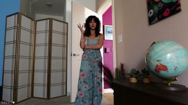 Size Queen House Sitter