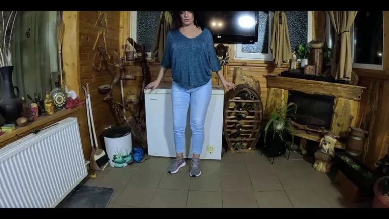 Cameltoe MILF Twerks in Jeans Blowjob & Cum All Over My Puffy Jacket 334