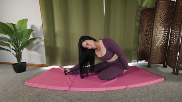 VR Yoga Session Sienna's Sensual Stretching to Orgasm