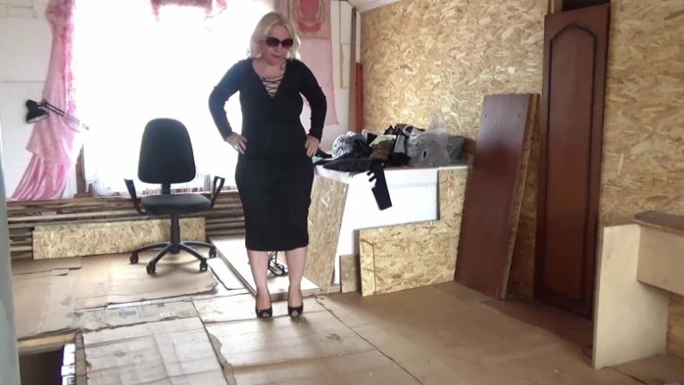 Trying on Sexy MILF Dresses with a Big Ass