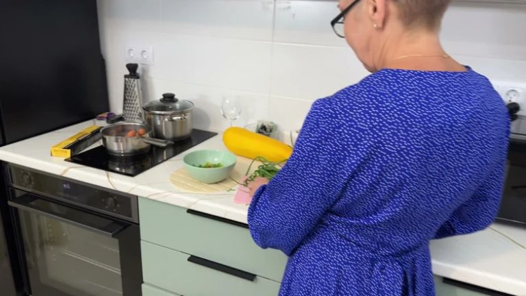 Old Grandma in Glasses Gets Fucked in Her Ass