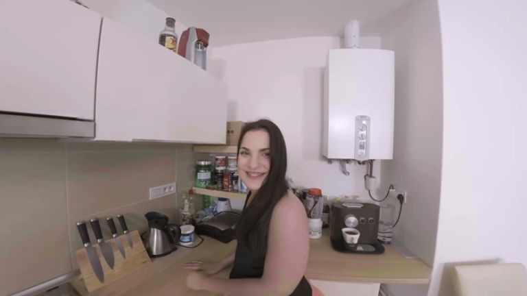 Kizzy Six - Fun in the Kitchen - Big Ass Amateur