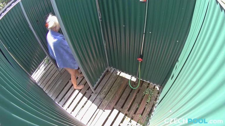 Czech Pool 39: Busty Wife
