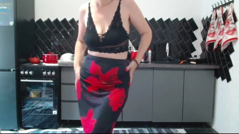 A Beautiful MILF Masturbates Her Hairy Pussy While Standing